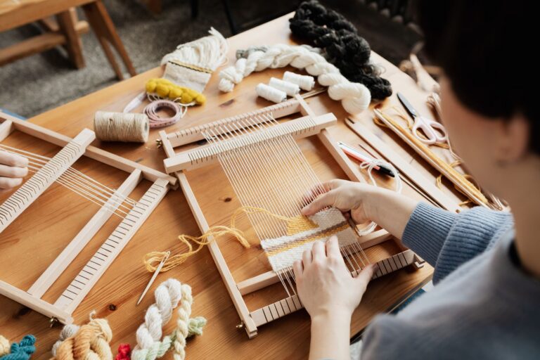 Beginner Weaving on a Loom: Easy First Project