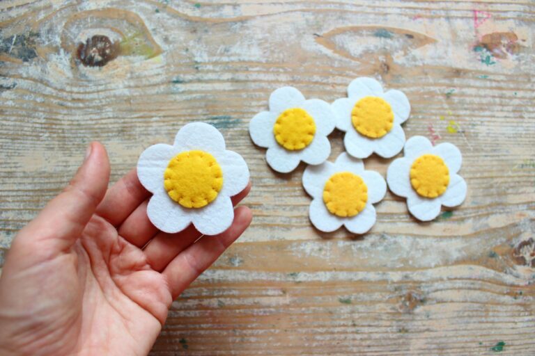 Felt Crafts for Beginners: Easy Brooch Tutorial